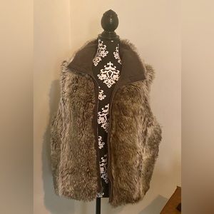 Weatherproof reversible fur puffer vest